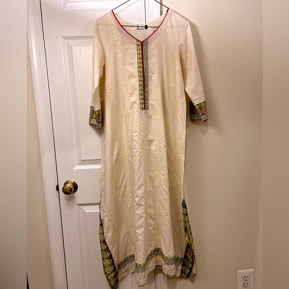 Pakistani Shalwar Kameez (2-piece) with dupatta - Picture 1 of 3